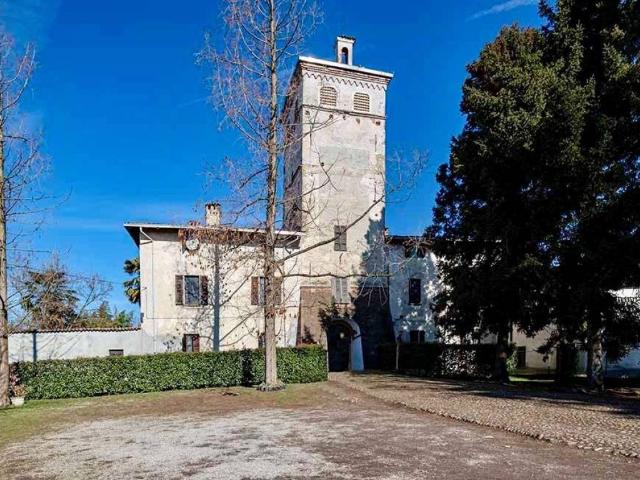 Palazzo / Stabile in vendita a Momo NO