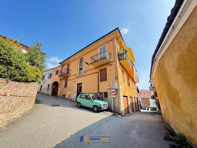 Palazzo / Stabile in vendita a Mombercelli AT