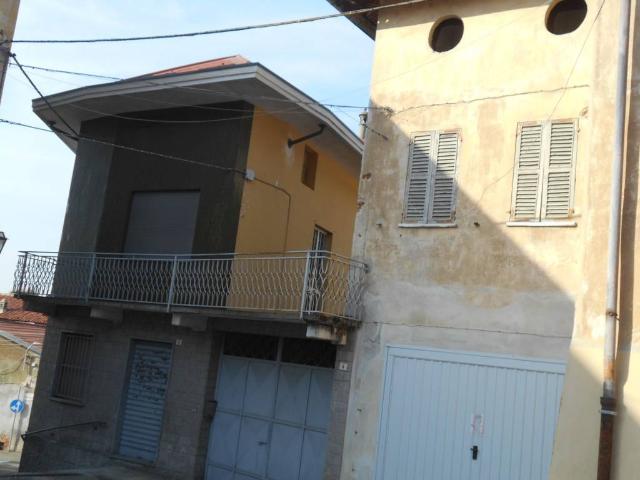Palazzo / Stabile in vendita a Moncrivello VC