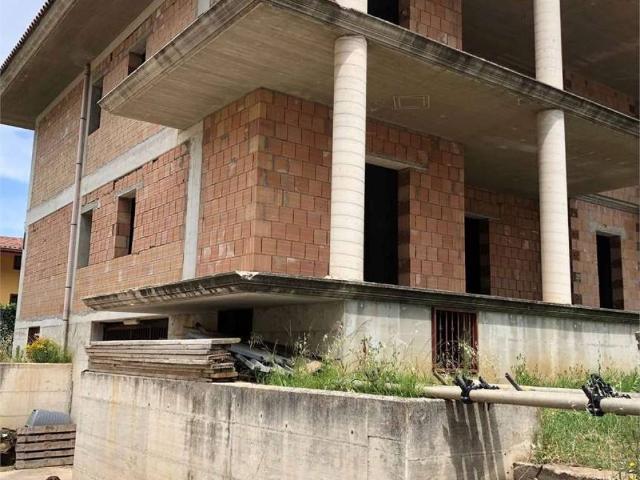 Palazzo / Stabile in vendita a Mondragone CE