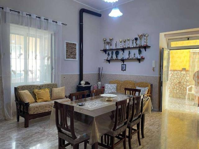 Palazzo / Stabile in vendita a Mondragone CE