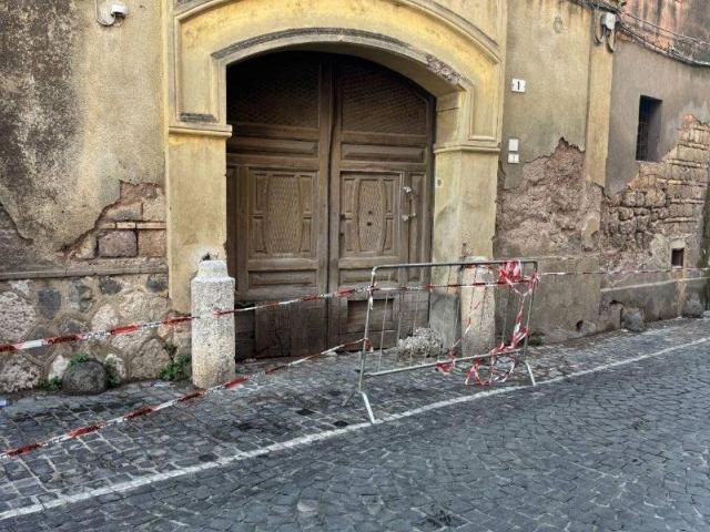 Palazzo / Stabile in vendita a Mondragone CE