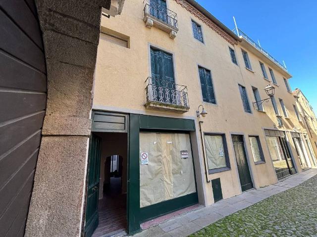 Palazzo / Stabile in vendita a Monselice PD
