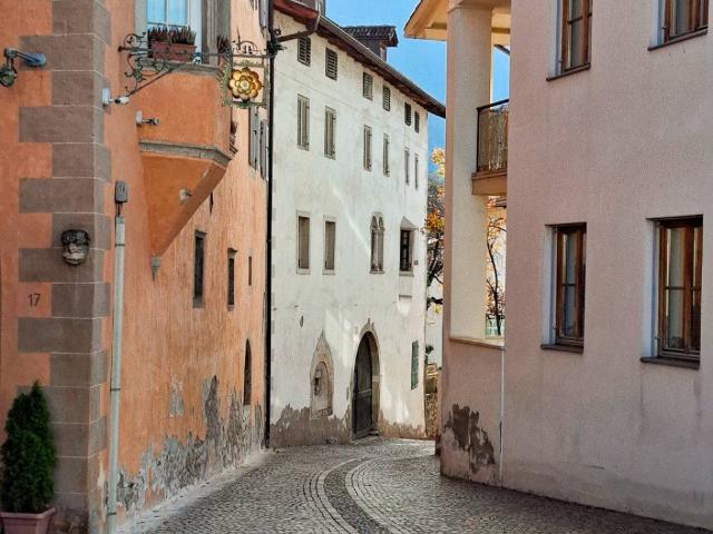Palazzo / Stabile in vendita a Montagna BZ