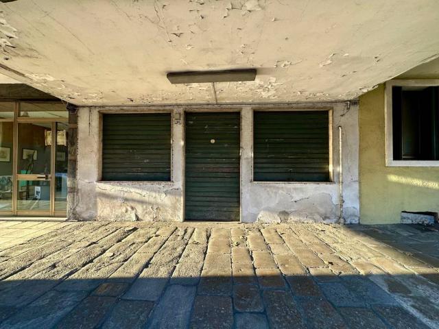Palazzo / Stabile in vendita a Montagnana PD