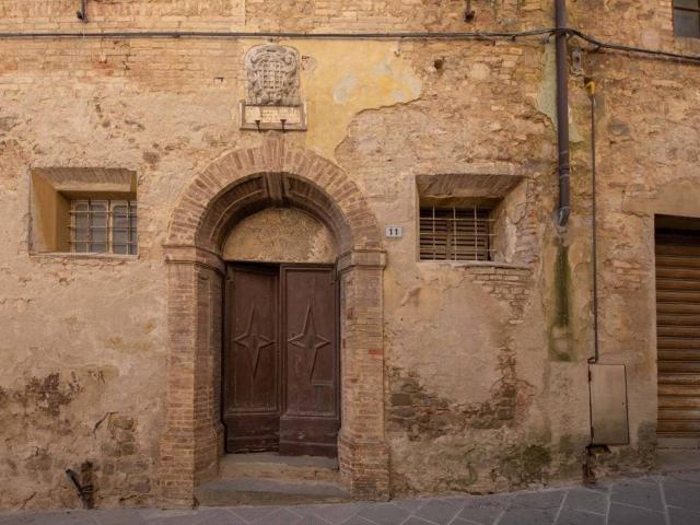 Palazzo / Stabile in vendita a Montalcino SI