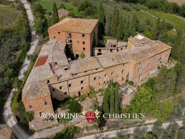 Palazzo / Stabile in vendita a Montalcino SI