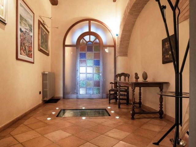 Palazzo / Stabile in vendita a Montalcino SI