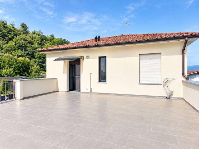 Palazzo / Stabile in vendita a Montano Lucino CO