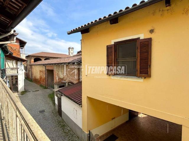 Palazzo / Stabile in vendita a Montanaro TO