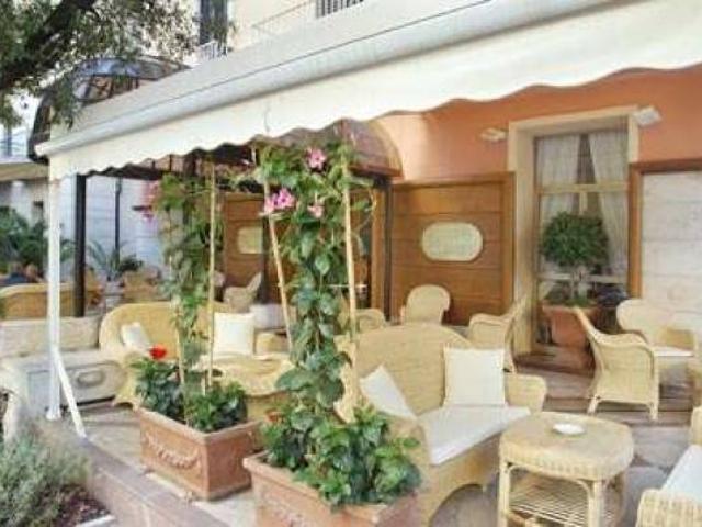 Palazzo / Stabile in vendita a Montecatini Terme PT