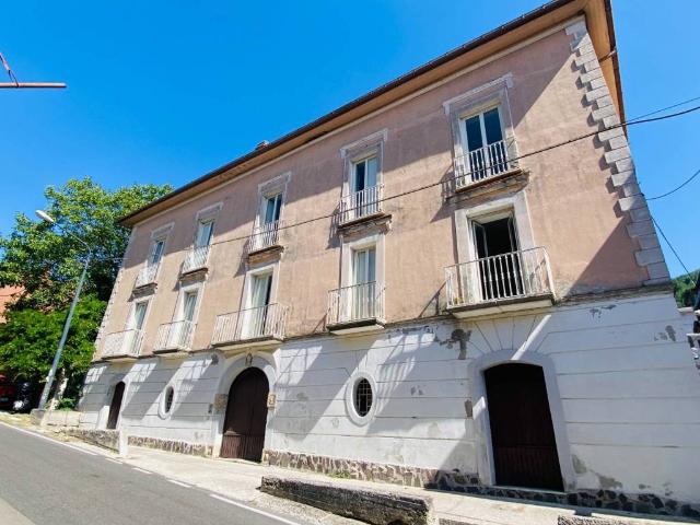 Palazzo / Stabile in vendita a Monteforte Irpino AV