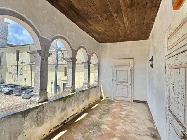 Palazzo / Stabile in vendita a Montefusco AV