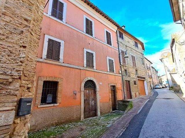 Palazzo / Stabile in vendita a Monteleone Sabino RI