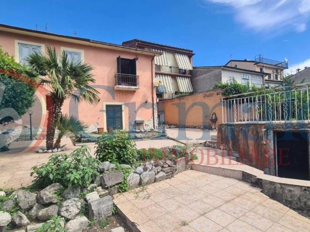 Palazzo / Stabile in vendita a Montella AV