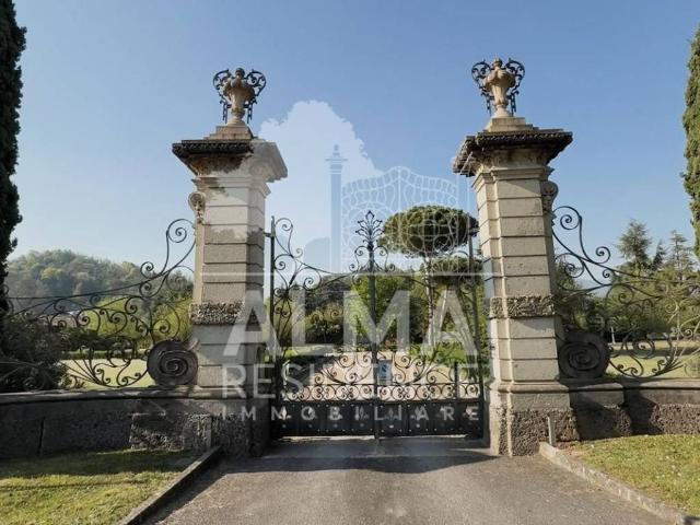 Palazzo / Stabile in vendita a Montello BG
