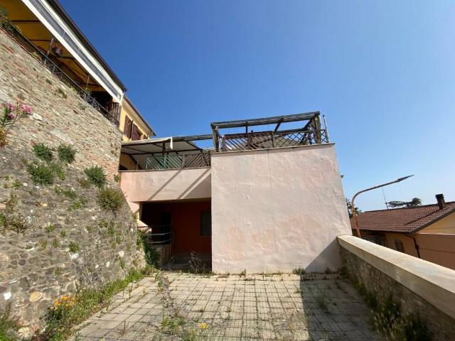 Palazzo / Stabile in vendita a Montescudo Montecolombo RN