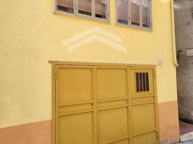 Palazzo / Stabile in vendita a Monteroduni IS