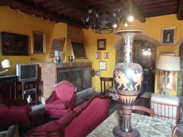 Palazzo / Stabile in vendita a Monteroni d'Arbia SI