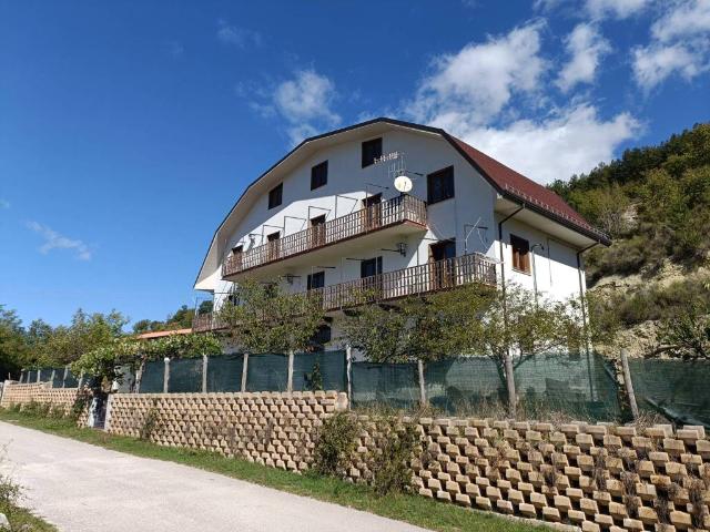 Palazzo / Stabile in vendita a Montereale AQ
