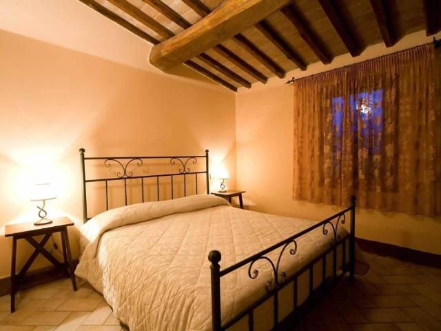 Palazzo / Stabile in vendita a Monteriggioni SI