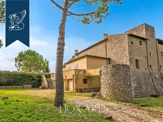 Palazzo / Stabile in vendita a Monteriggioni SI