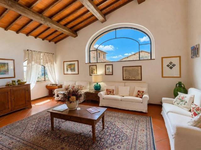 Palazzo / Stabile in vendita a Monteriggioni SI