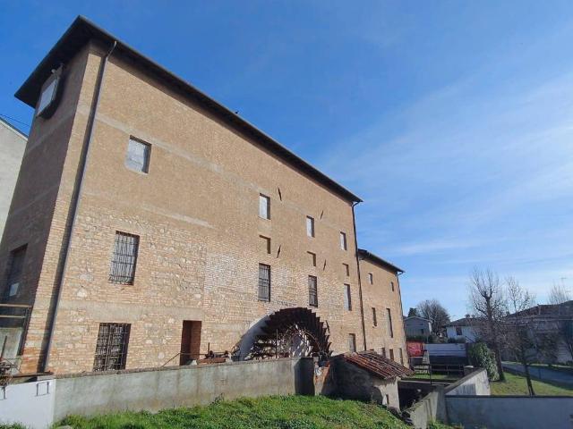 Palazzo / Stabile in vendita a Montichiari BS
