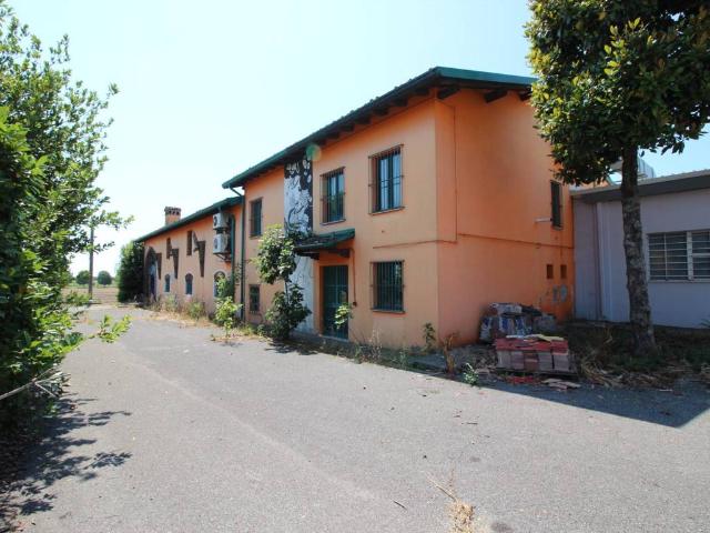 Palazzo / Stabile in vendita a Montichiari BS