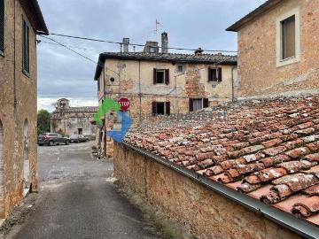 Palazzo / Stabile in vendita a Monticiano SI