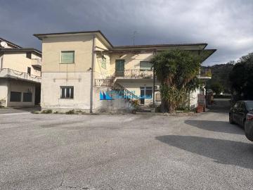 Palazzo / Stabile in vendita a Montignoso MS