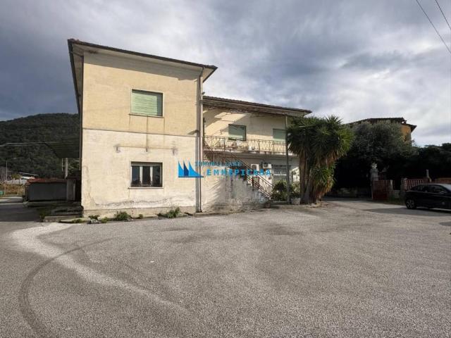 Palazzo / Stabile in vendita a Montignoso MS