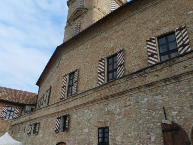Palazzo / Stabile in vendita a Montiglio Monferrato AT