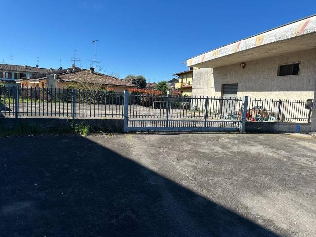 Palazzo / Stabile in vendita a Montirone BS