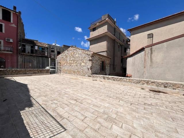 Palazzo / Stabile in vendita a Montorio Romano RM