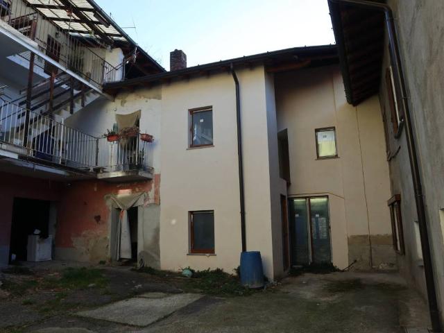 Palazzo / Stabile in vendita a Monvalle VA