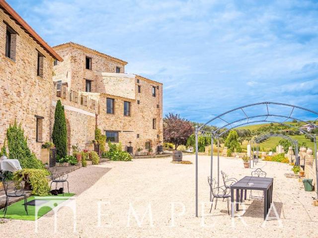 Palazzo / Stabile in vendita a Mosciano Sant'Angelo TE
