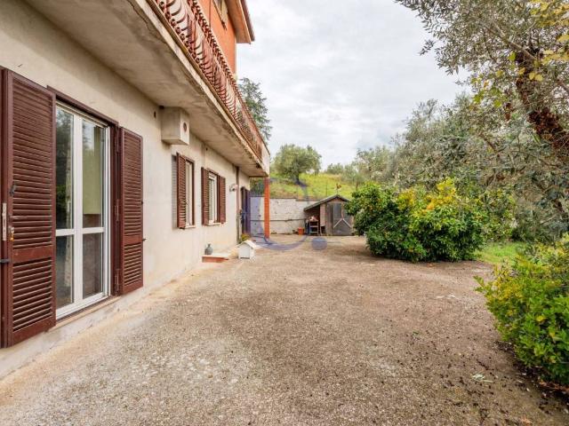 Palazzo / Stabile in vendita a Morlupo RM