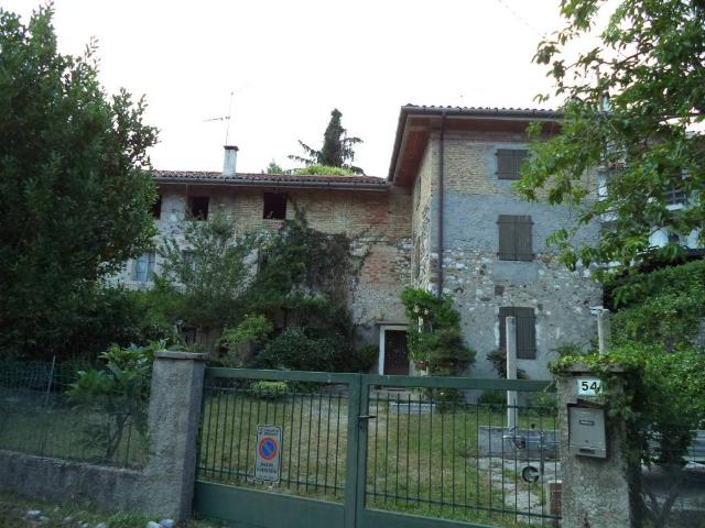 Palazzo / Stabile in vendita a Moruzzo UD