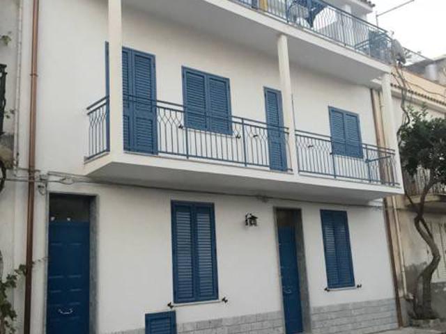 Palazzo / Stabile in vendita a Motta San Giovanni RC