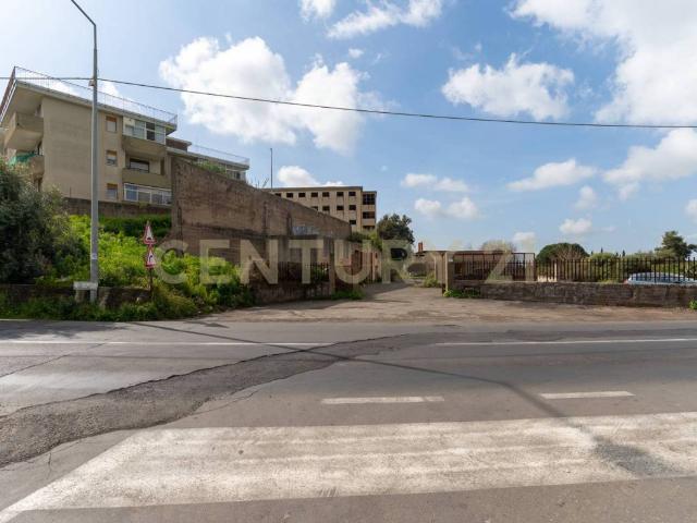 Palazzo / Stabile in vendita a Motta Sant'Anastasia CT