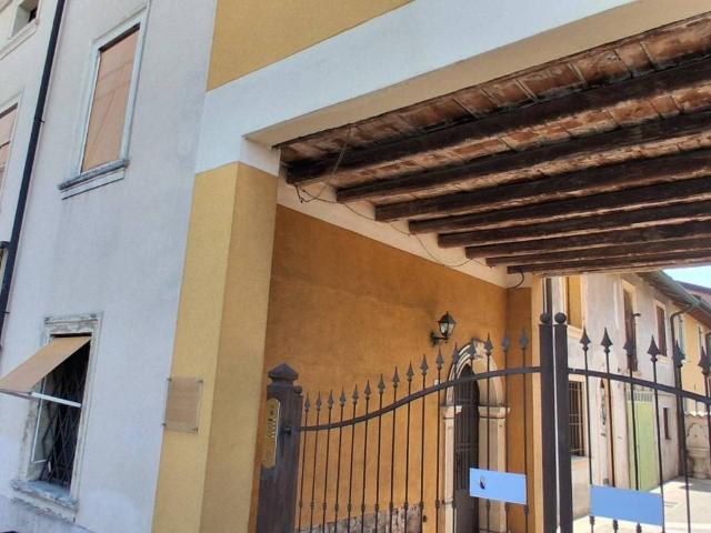Palazzo / Stabile in vendita a Mozzecane VR