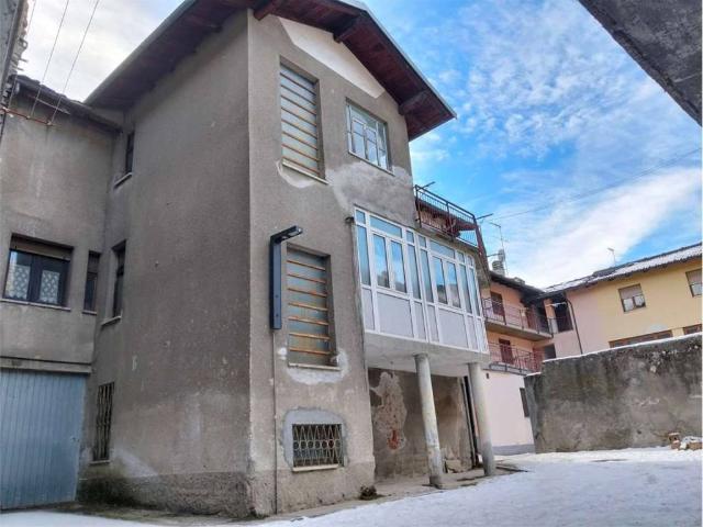 Palazzo / Stabile in vendita a Nus AO