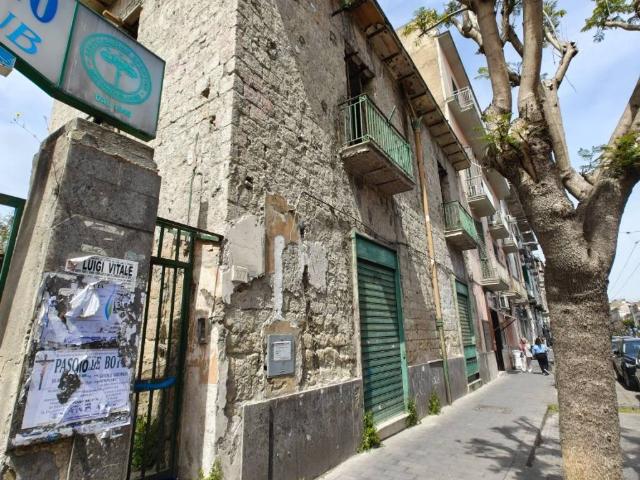 Palazzo / Stabile in vendita a Napoli NA