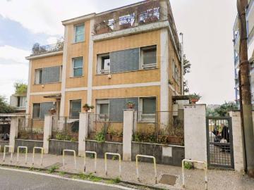 Palazzo / Stabile in vendita a Napoli NA