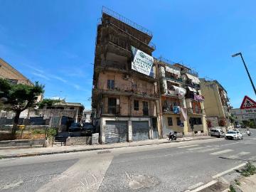 Palazzo / Stabile in vendita a Napoli NA