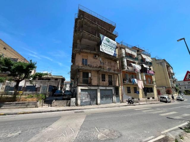 Palazzo / Stabile in vendita a Napoli NA