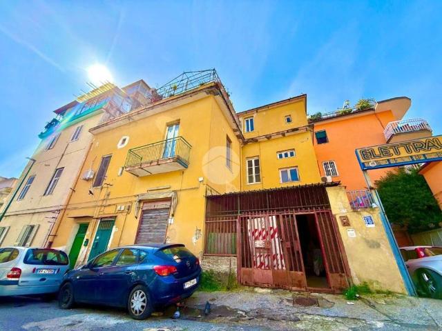 Palazzo / Stabile in vendita a Napoli NA