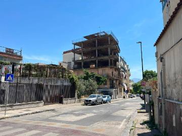 Palazzo / Stabile in vendita a Napoli NA