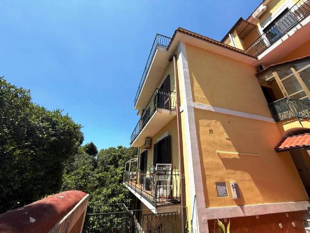 Palazzo / Stabile in vendita a Napoli NA